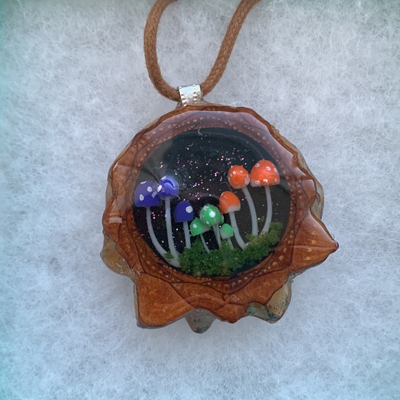 AP Naturescape Mushroom Necklace - Picture 4 of 4
